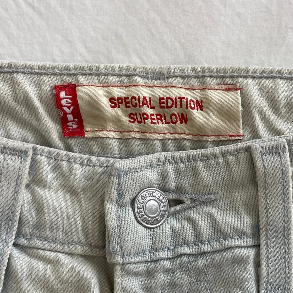 NWT! Levi's 518 Superlow Stone Gray Bootcut Jeans - Picture 2 of 11